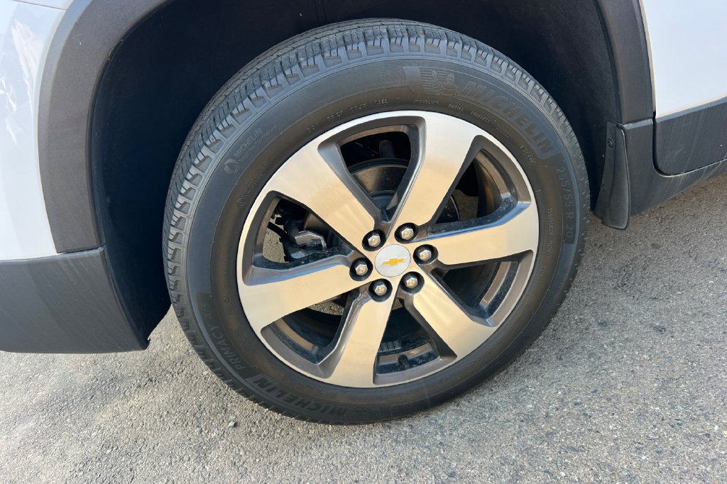 Used 2018 Chevrolet Traverse LT FWD image 5