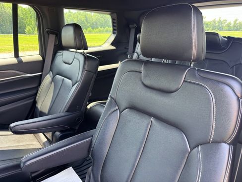 Used 2024 Jeep Grand Cherokee L Limited AWD/4WD image 35