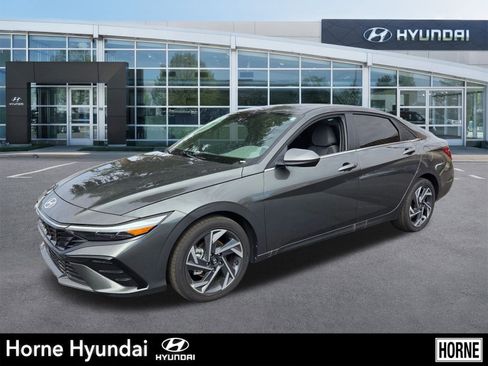 New 2025 Hyundai Elantra SEL image 1