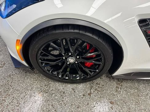Used 2015 Chevrolet Corvette Z06 w/ 3LZ Preferred Equipment Group RWD image 36