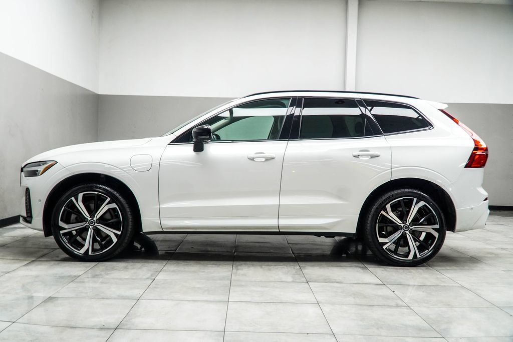 Used 2023 Volvo XC60 T8 Ultimate w/ Climate Package AWD/4WD image 11