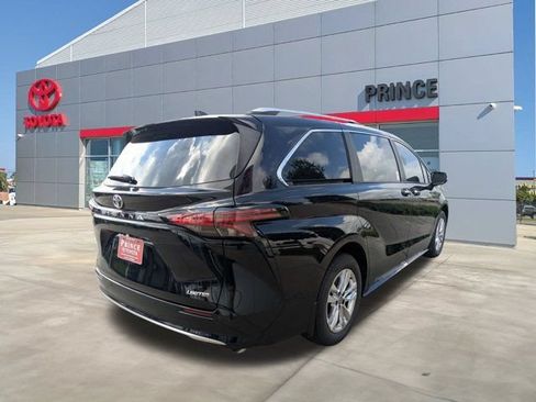 New 2026 Toyota Sienna Limited FWD image 4