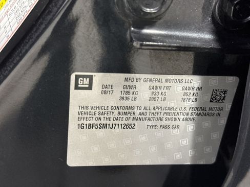 Used 2018 Chevrolet Cruze Premier FWD image 30