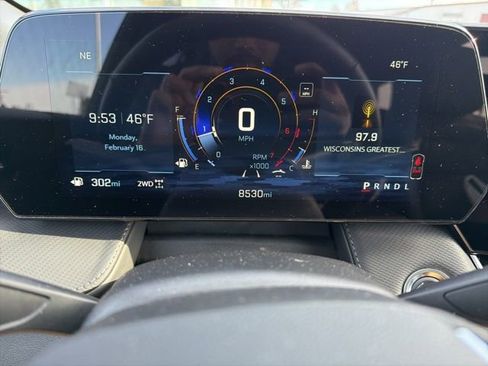 Used 2025 Chevrolet Equinox LT w/ Convenience Package II image 3