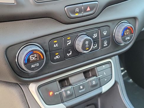 Used 2023 GMC Terrain SLE w/ Driver Convenience Package FWD image 23