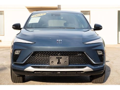 Used 2025 Buick Envista Sport Touring w/ Convenience I Package image 2