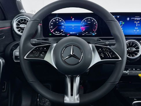 New 2025 Mercedes-Benz CLA 250 4MATIC image 17