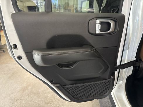 Used 2022 Jeep Wrangler Unlimited Sahara w/ Cold Weather Group AWD/4WD image 38