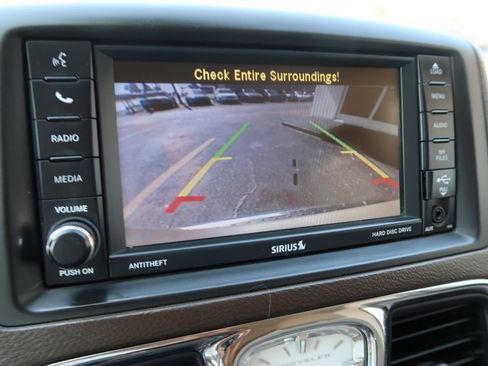 Used 2015 Chrysler Town & Country Touring w/ Driver Convenience Group image 15