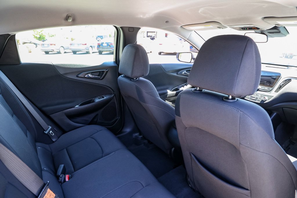 Used 2025 Chevrolet Malibu RS FWD image 17