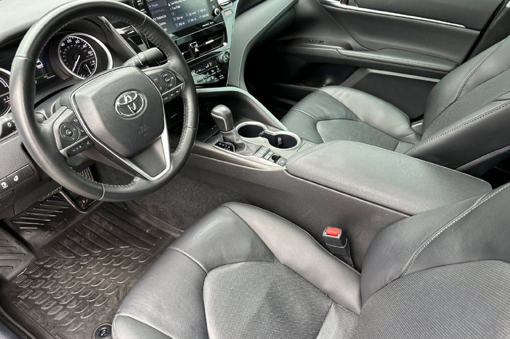 Used 2024 Toyota Camry XLE w/ Cold Weather Package FWD image 12