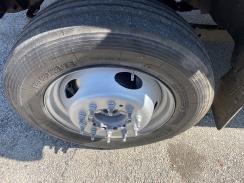 Used 2013 Ford F550 4x4 SuperCab Super Duty w/ Payload Upgrade Pkg image 9