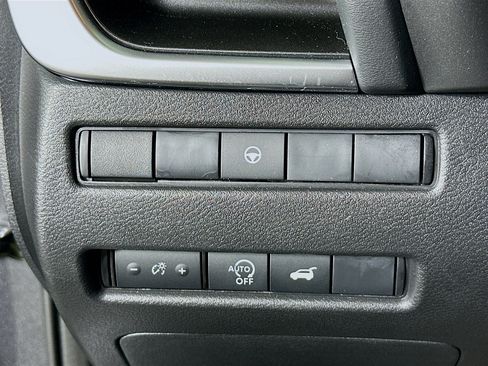 Used 2026 Nissan Rogue SV FWD image 17
