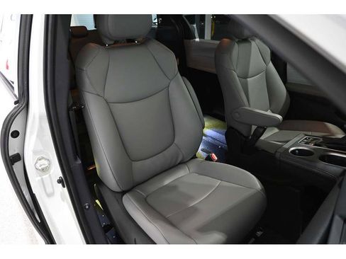 New 2025 Toyota Sienna XLE image 16