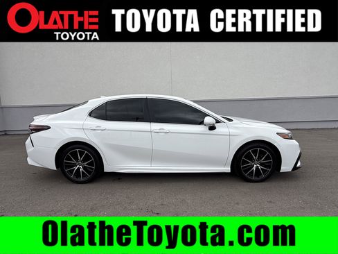 Certified 2022 Toyota Camry SE image 1