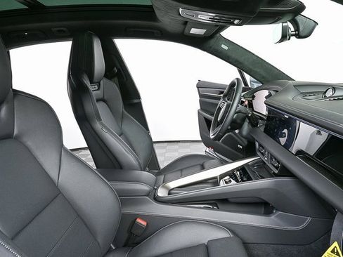 New 2025 Porsche Macan Turbo Electric image 30