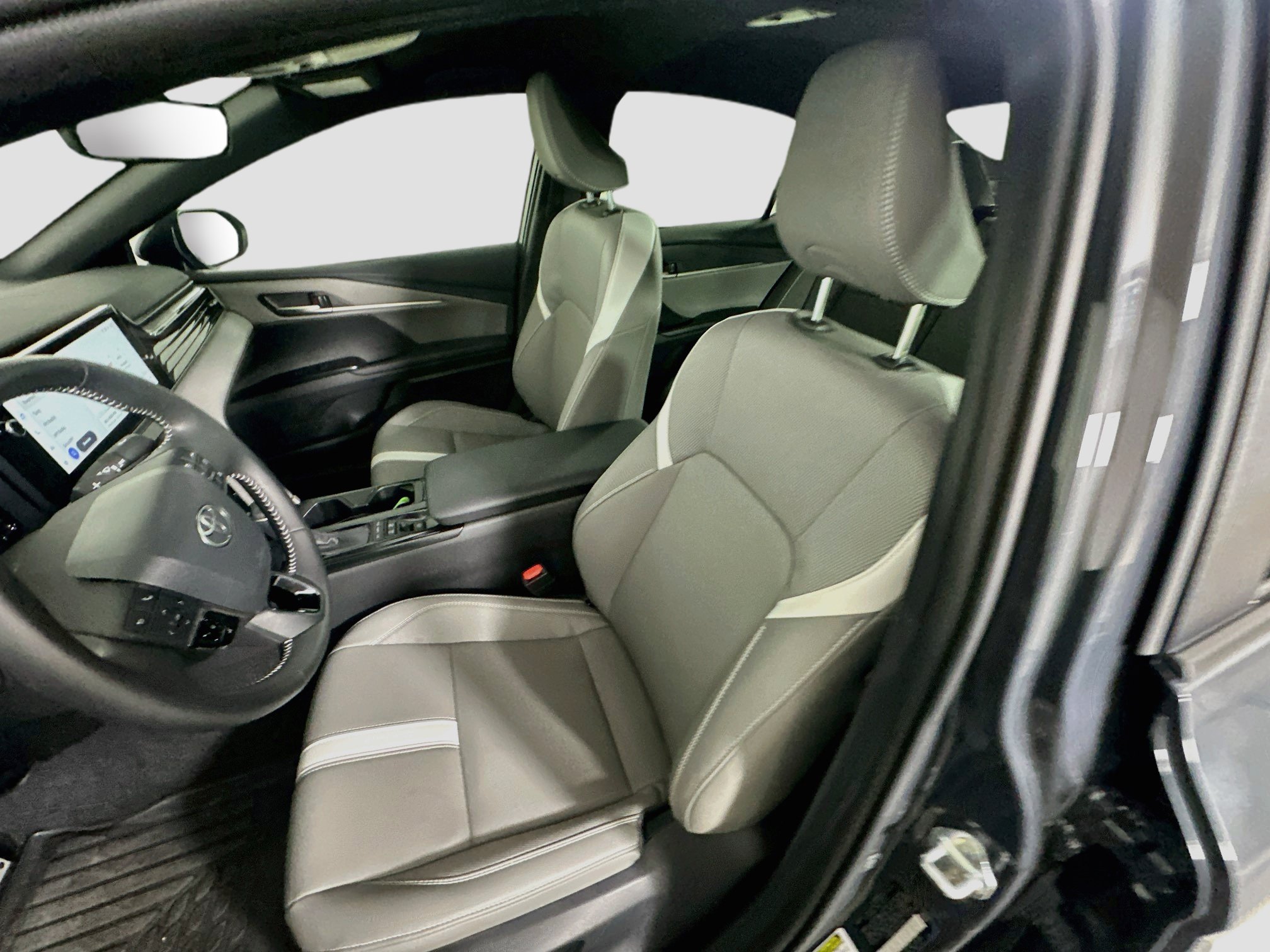 Used 2026 Toyota Camry SE w/ Multimedia Upgrade Package FWD image 13