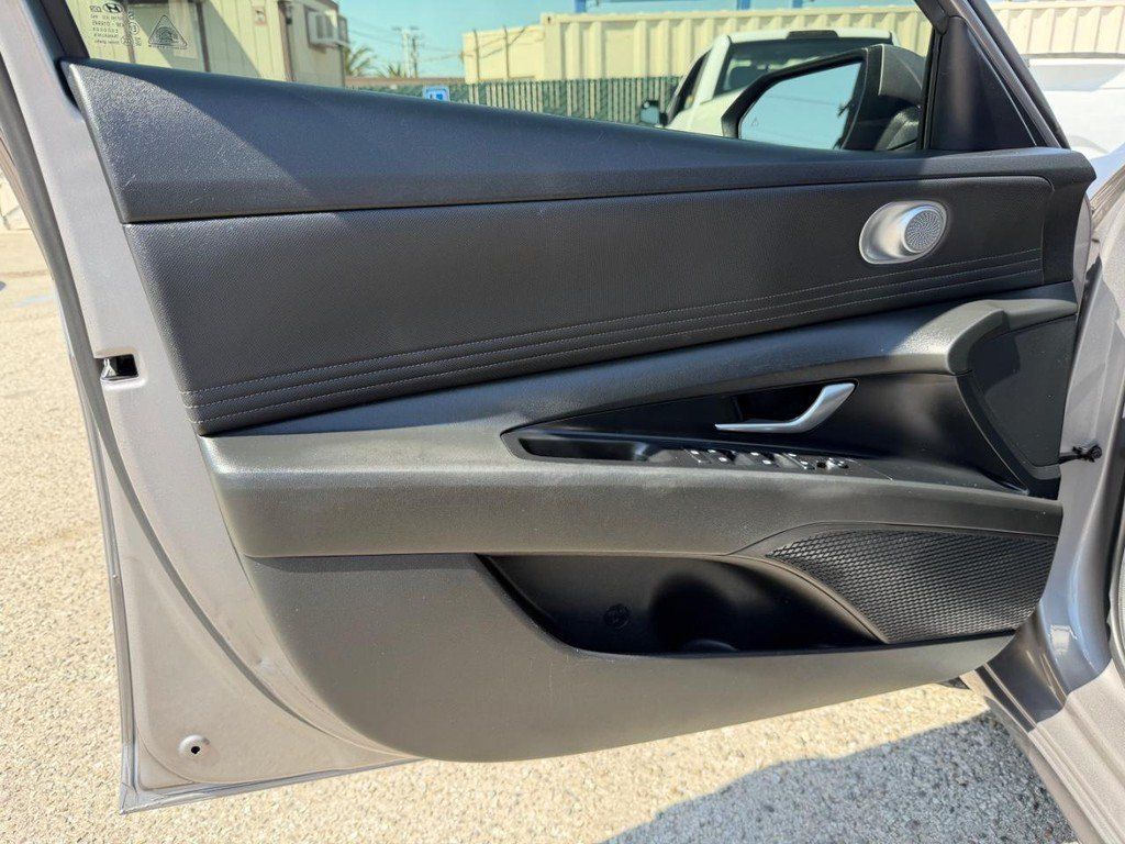 Used 2023 Hyundai Elantra SEL w/ Convenience Package FWD image 15