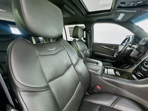 Used 2019 Cadillac Escalade ESV Platinum AWD/4WD image 29