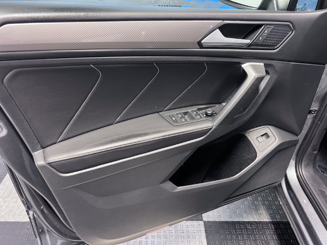 Used 2024 Volkswagen Tiguan SE FWD image 8