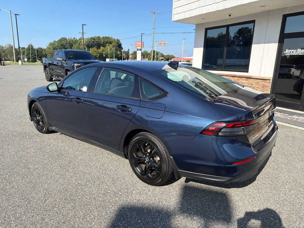Used 2025 Honda Accord SE image 6