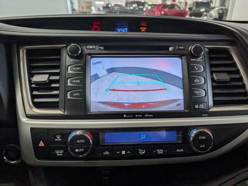 Used 2019 Toyota Highlander SE AWD/4WD image 28