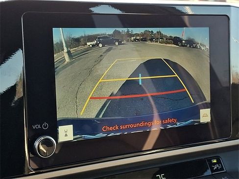 Used 2025 Toyota Camry SE image 17