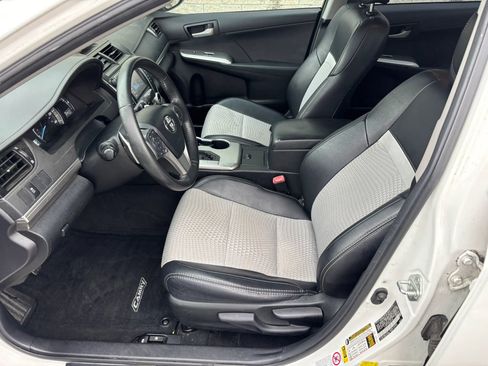 Used 2012 Toyota Camry SE FWD image 10