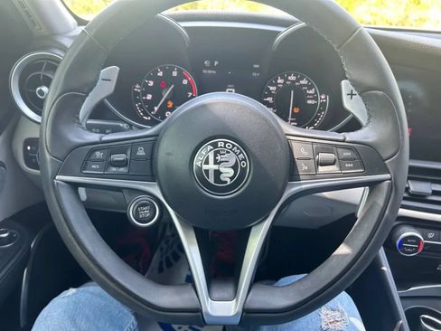 Used 2019 Alfa Romeo Giulia Ti Sport w/ Quick Order Package 22S Sport AWD/4WD image 17