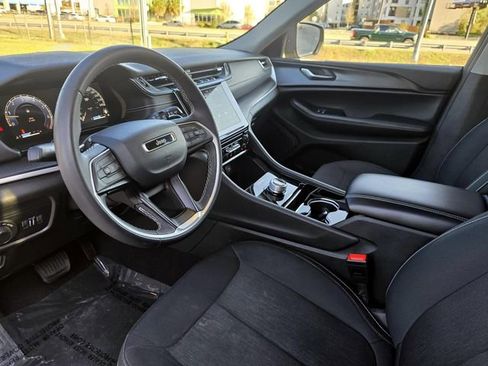 Used 2023 Jeep Grand Cherokee L Laredo RWD image 20