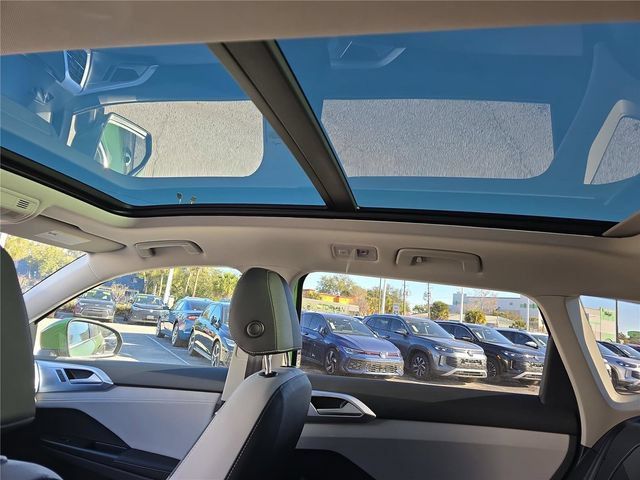 New 2026 Volkswagen Taos SE FWD image 25