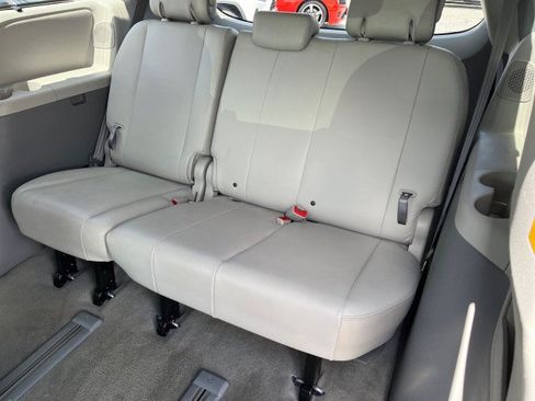 Used 2011 Toyota Sienna Limited w/ Premium Pkg AWD/4WD image 16