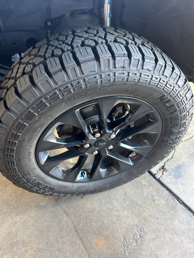 Used 2021 Jeep Wrangler Unlimited Sahara AWD/4WD image 4