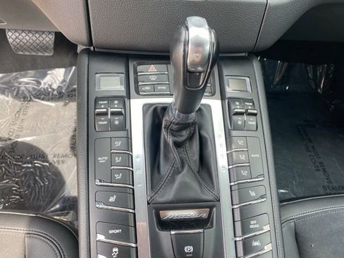 Used 2018 Porsche Macan image 16