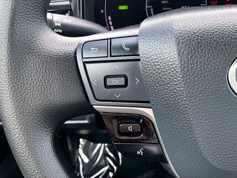 Used 2025 Toyota Camry LE w/ Convenience Package image 17