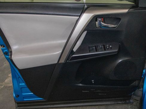 Used 2018 Toyota RAV4 XLE image 11