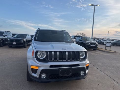 Used 2019 Jeep Renegade Latitude image 3
