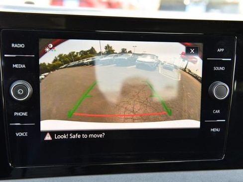 Used 2025 Volkswagen Jetta SE w/ Sunroof Package FWD image 13