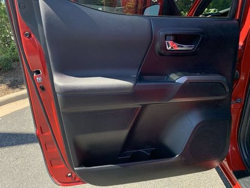 Used 2017 Toyota Tacoma TRD Pro AWD/4WD image 15
