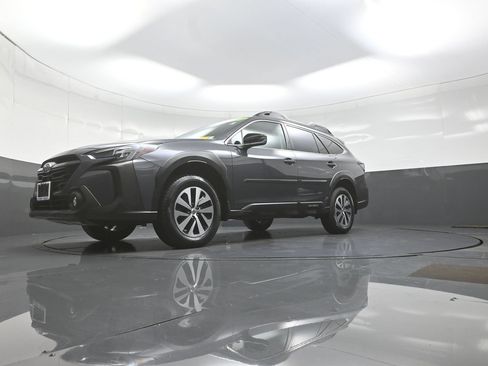 Used 2024 Subaru Outback Premium AWD/4WD image 11