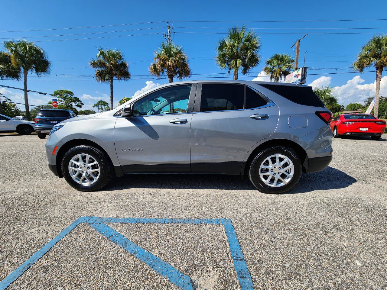 Used 2024 Chevrolet Equinox LT w/ Driver Convenience Package AWD/4WD image 2