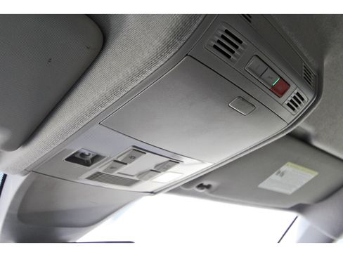 Used 2022 Volkswagen Tiguan SE image 25