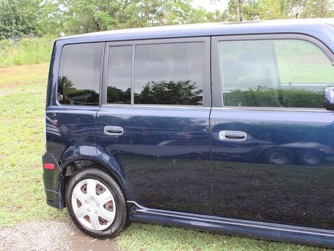 Used 2005 Scion xB FWD image 5