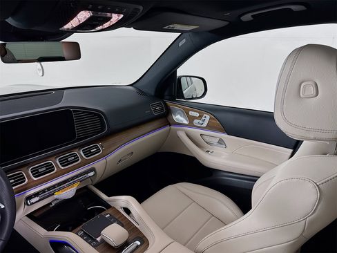 Used 2026 Mercedes-Benz GLS 450 4MATIC image 26