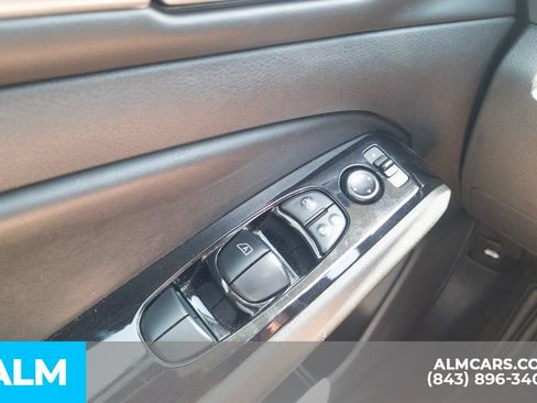 Used 2024 Nissan Altima 2.5 SR FWD image 14
