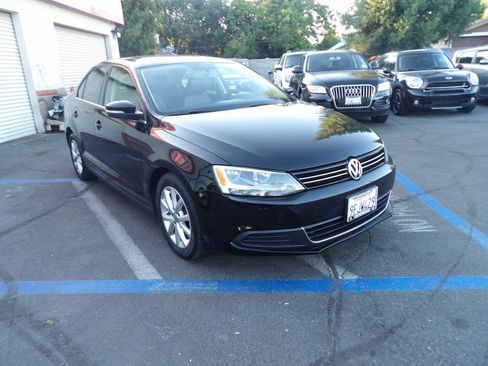 Used 2013 Volkswagen Jetta SE FWD image 2