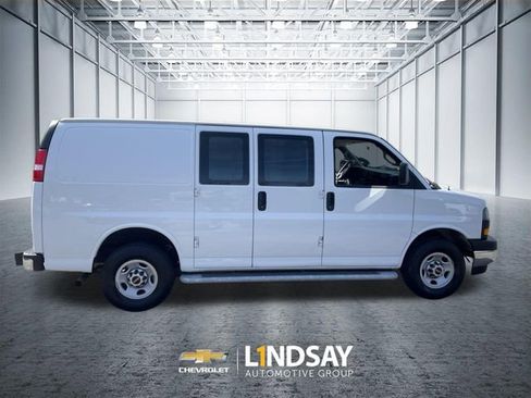 Used 2024 GMC Savana 2500 w/ Driver Convenience Package image 9