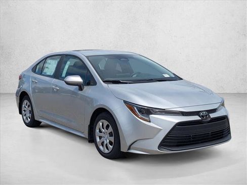 Used 2025 Toyota Corolla LE FWD image 6