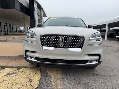 Used 2020 Lincoln Aviator Reserve w/ Equipment Group 202A AWD/4WD image 2