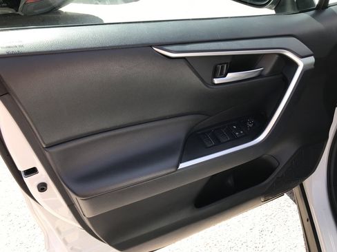 Used 2025 Toyota RAV4 XLE AWD/4WD image 13